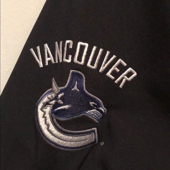 Vancouver Canucks Zip Up - Picture 3 of 4